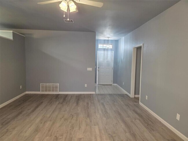 Building Photo - 9401 Buttonfield Ave