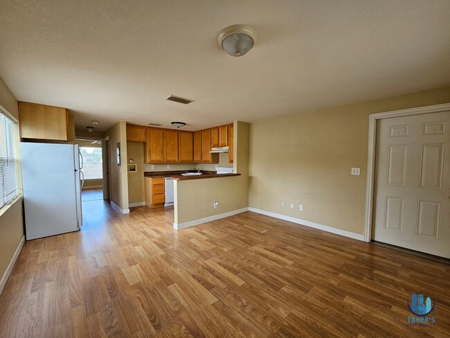 Building Photo - 117 N Evergreen Ave