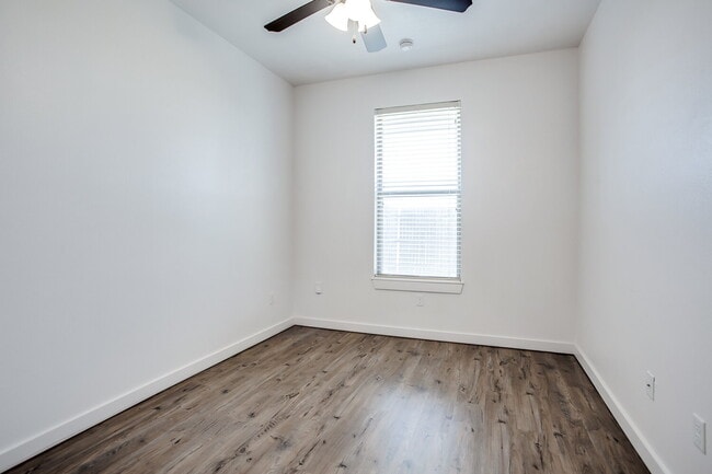 Building Photo - Modern 2-Bedroom Home with Low-Maintenance Turf