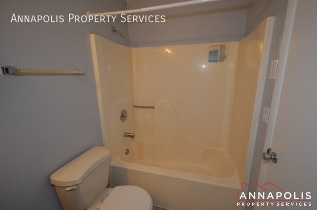 Building Photo - 10 Hearthstone Ct