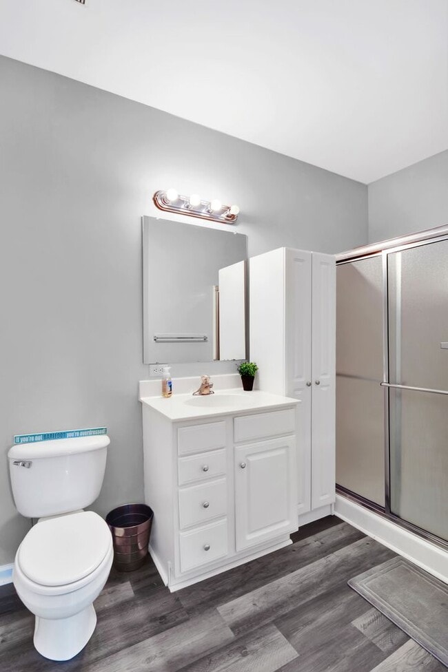 Building Photo - Charming 2-Bedroom Condo for Rent – Your P...