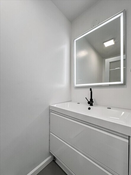 Building Photo - 198 White Pine Trl