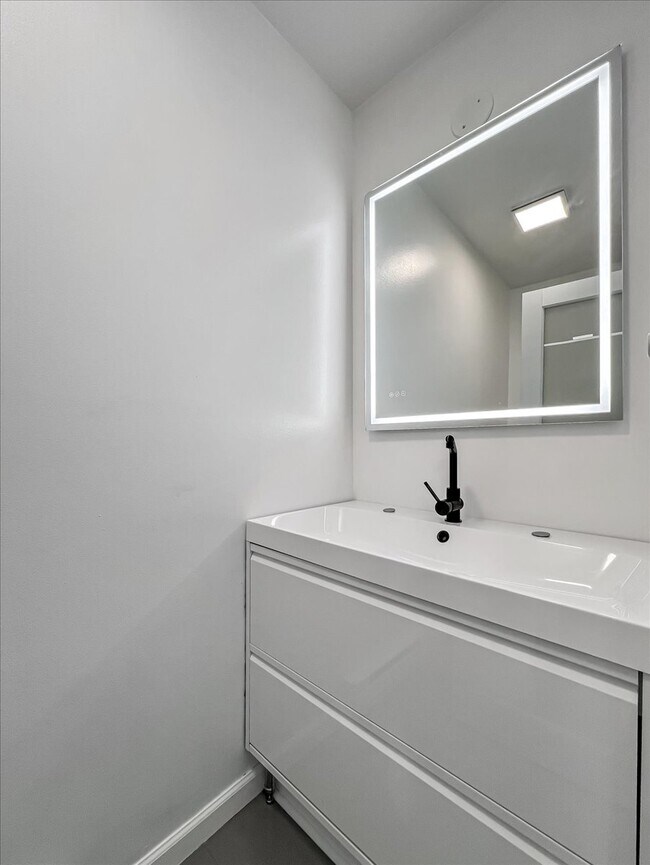 Building Photo - 198 White Pine Trl