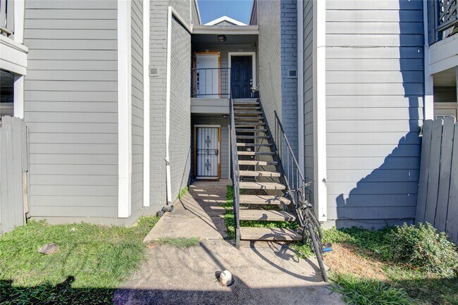 Building Photo - 12500 Sandpiper Dr