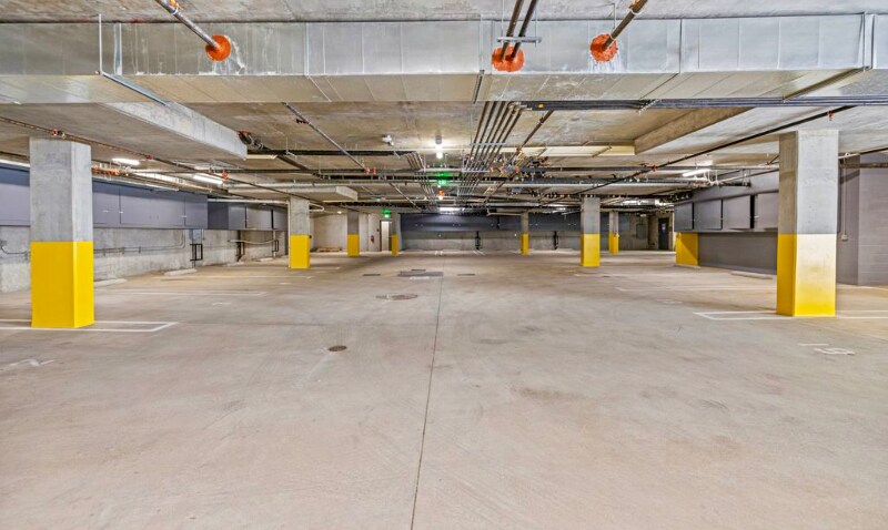 Building Photo - 423 Oak St