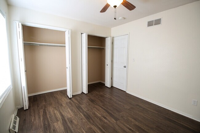 Building Photo - 2006 10th St