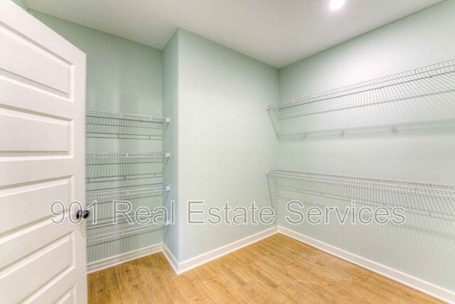 Building Photo - 1074 Faxon Ave