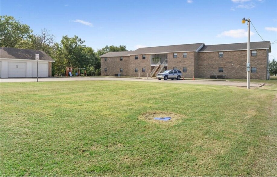 Building Photo - 317 N Katy Rd