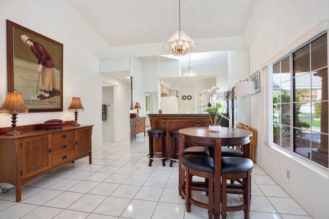 Building Photo - 709 Vista Lago Cir N