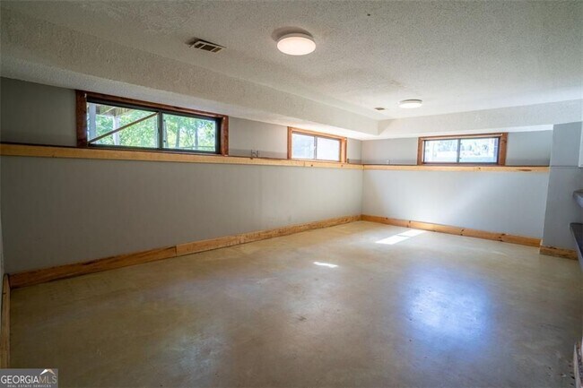 Building Photo - 1540 Magnolia Pl