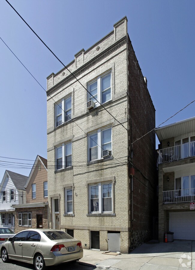 Building Photo - 6013 Madison St