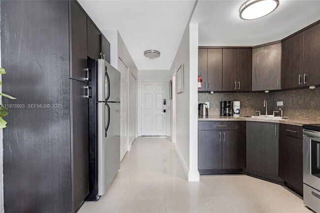 Building Photo - 7904 West Dr