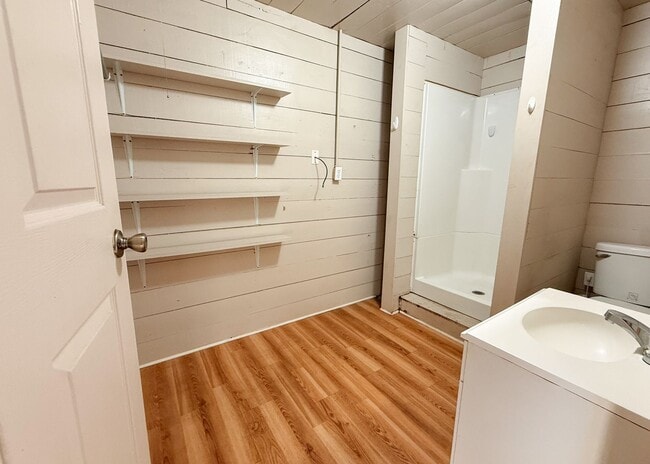 Building Photo - Studio in Main Town • All Utilities Included • Batesville