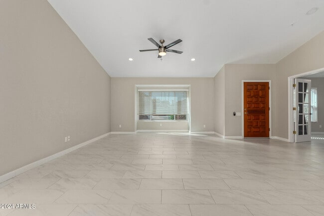Building Photo - 9138 E Davenport Dr