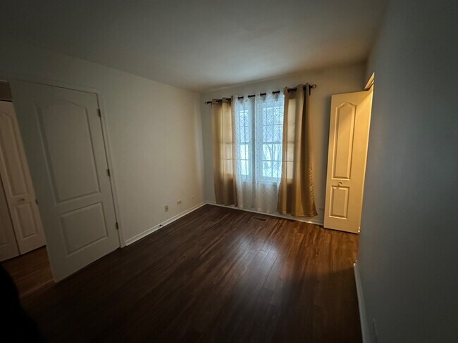 Building Photo - 386 Waterford Ct