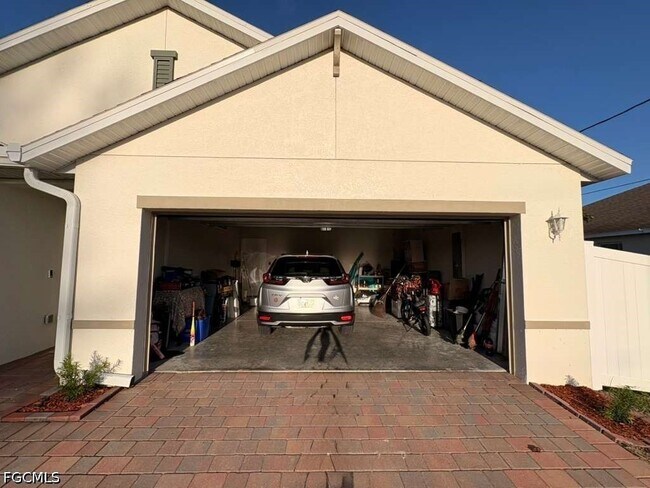 Building Photo - 1129 NW 20th Ave