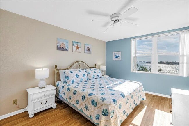 Building Photo - 6021 Bahia Del Mar Cir N
