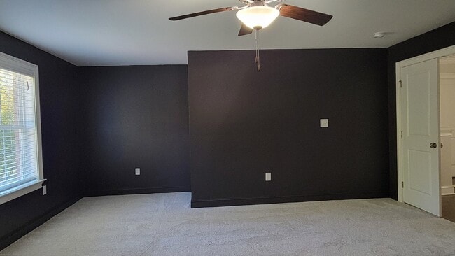 Building Photo - 130 Creekmound Dr
