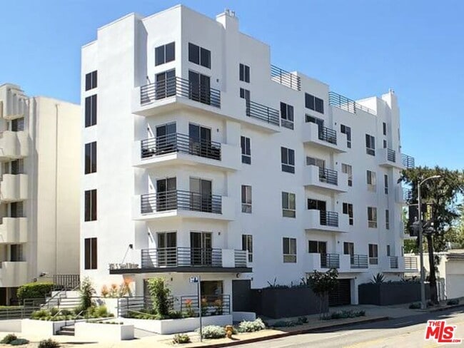 Building Photo - 301 S Swall Dr