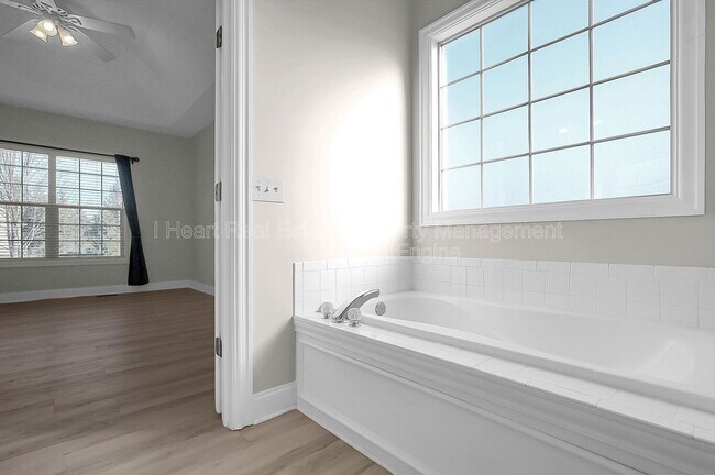 Building Photo - 9580 Mission Dr