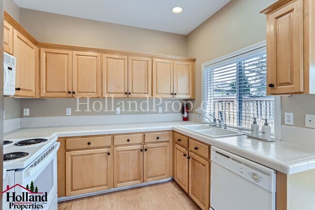 Building Photo - 1612 NE Parkside Dr