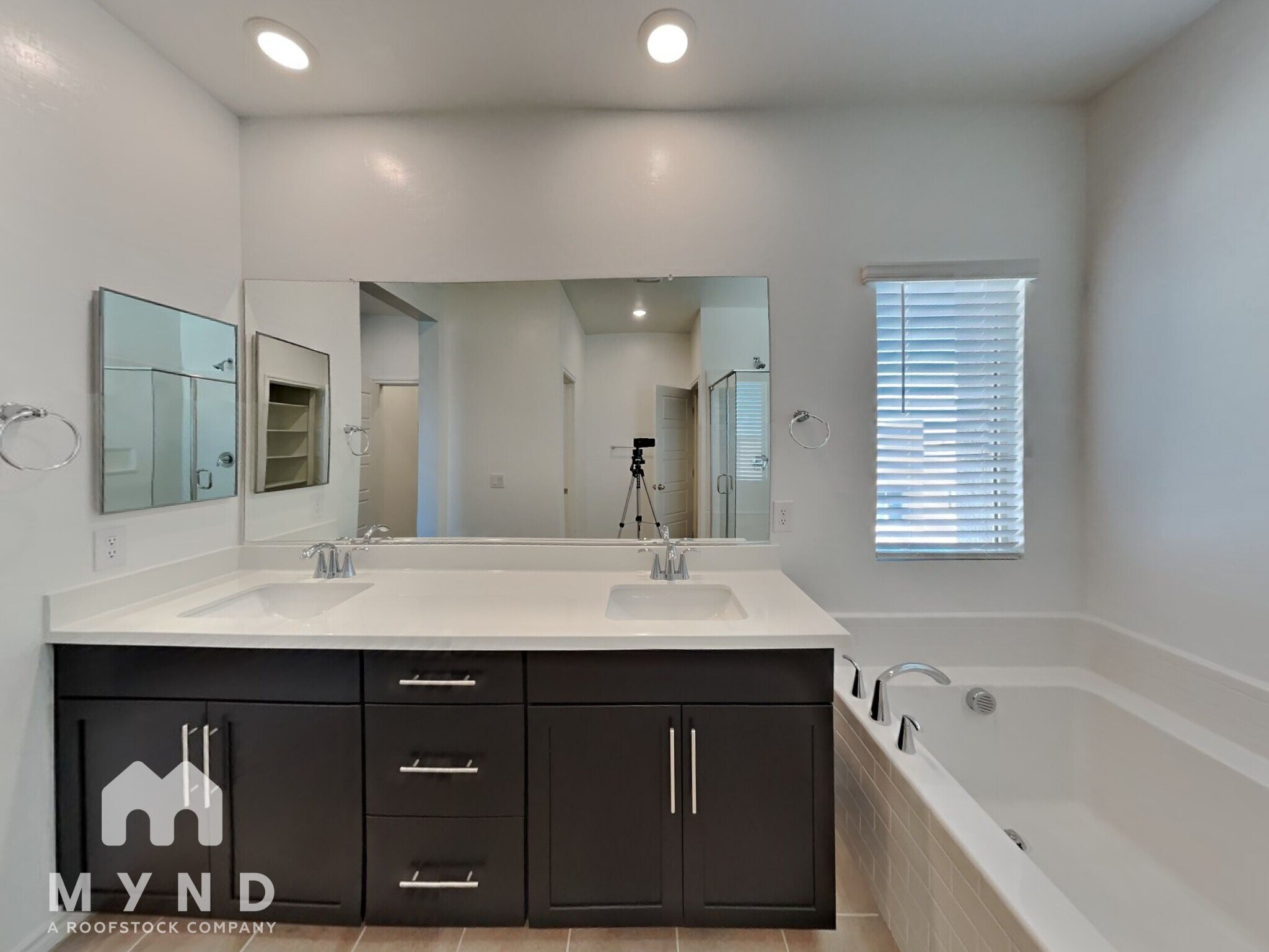 Building Photo - 600 Carriage Hill Dr