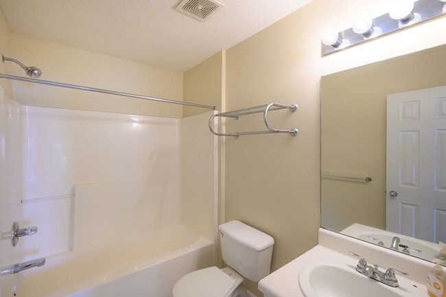 Building Photo - 3Bd/2.5Ba Home in South Fulton with Easy Access to Airport!