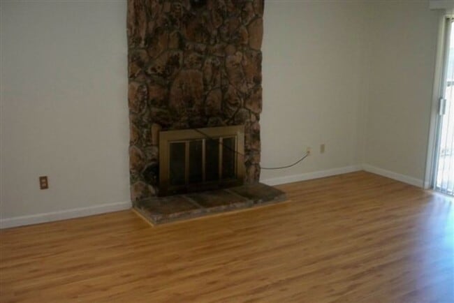 Building Photo - House for Rent!