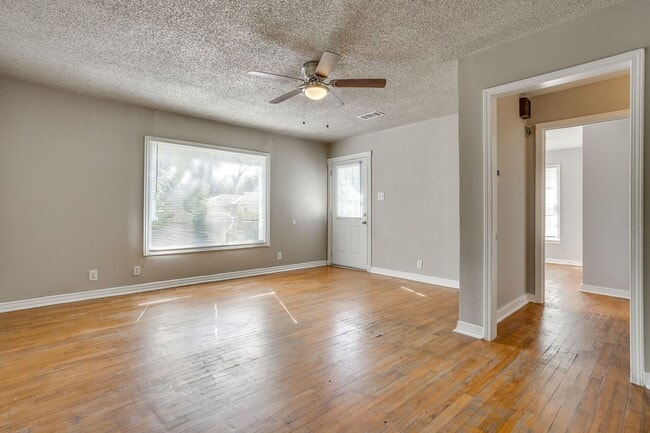 Building Photo - 3109 Dogwood Park Dr