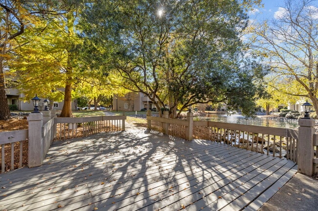 Building Photo - 2505 Stockbridge Dr