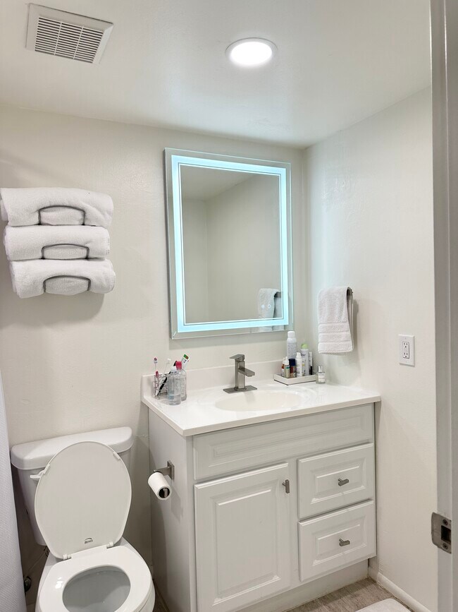 Building Photo - 4853 S Woodbridge Dr