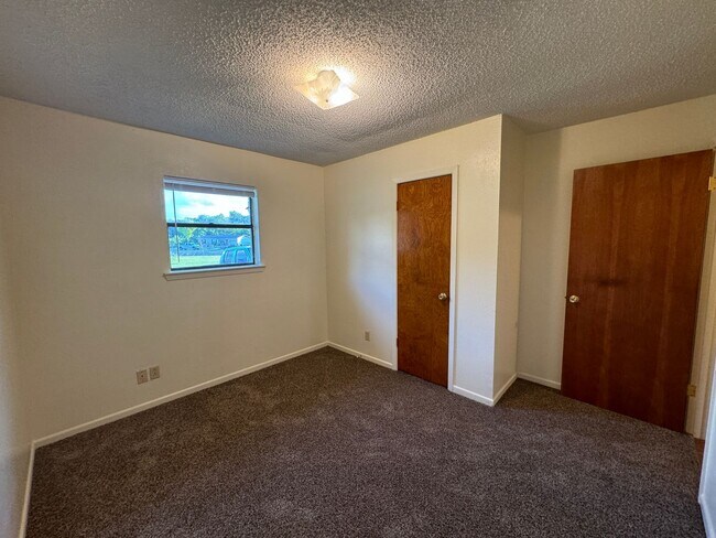 Building Photo - 1115 White Ave