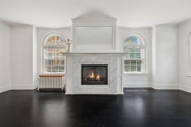 Building Photo - 1785 Dupont Ave S
