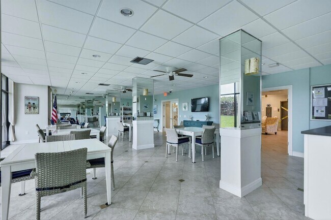 Building Photo - 9940 S Ocean Dr