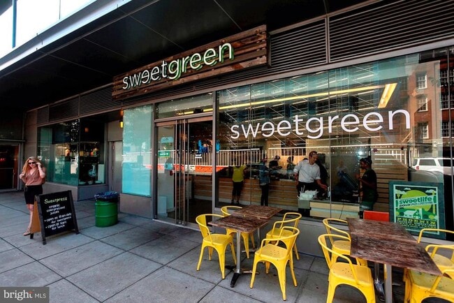 Building Photo - 2425 L St NW