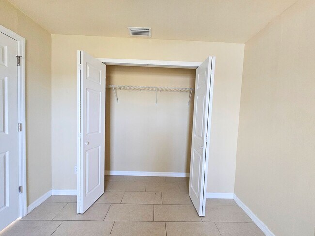 Building Photo - Charming 3BR/2BA