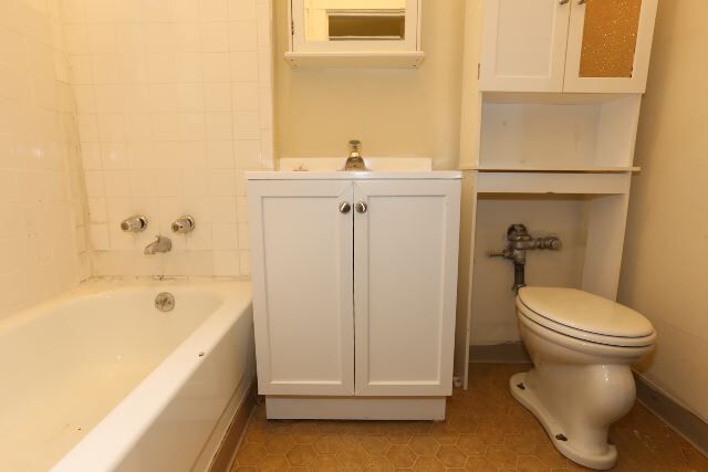 Building Photo - 714 W Barry Ave