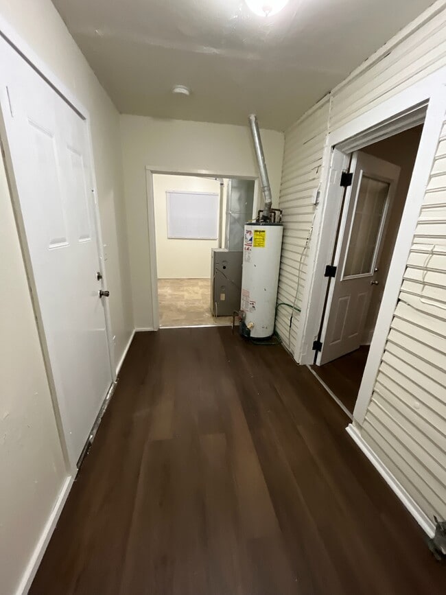 Building Photo - 104 Lake St