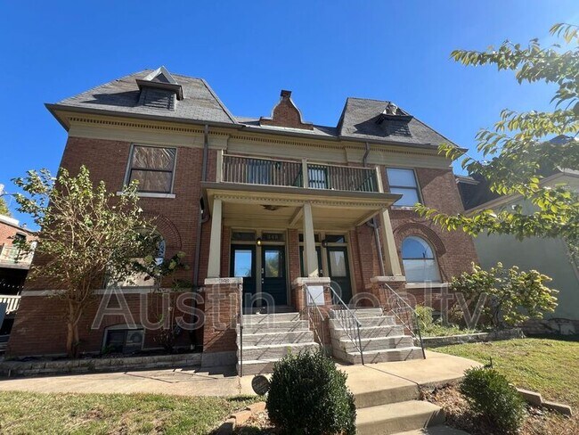 Primary Photo - 348 N Newstead Ave