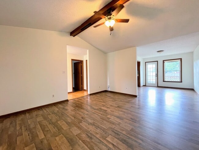 Building Photo - 112 Hazelwood Dr