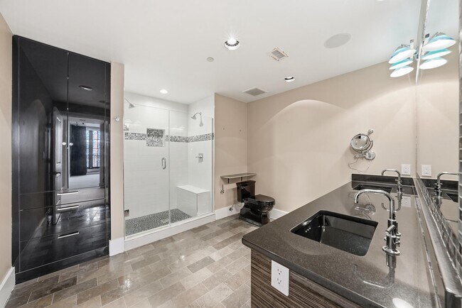 Building Photo - 1615 N Queen St