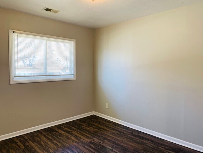 Building Photo - 6102 E Fayetteville Dr