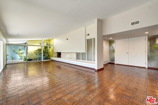 Building Photo - 2755 Carmar Dr