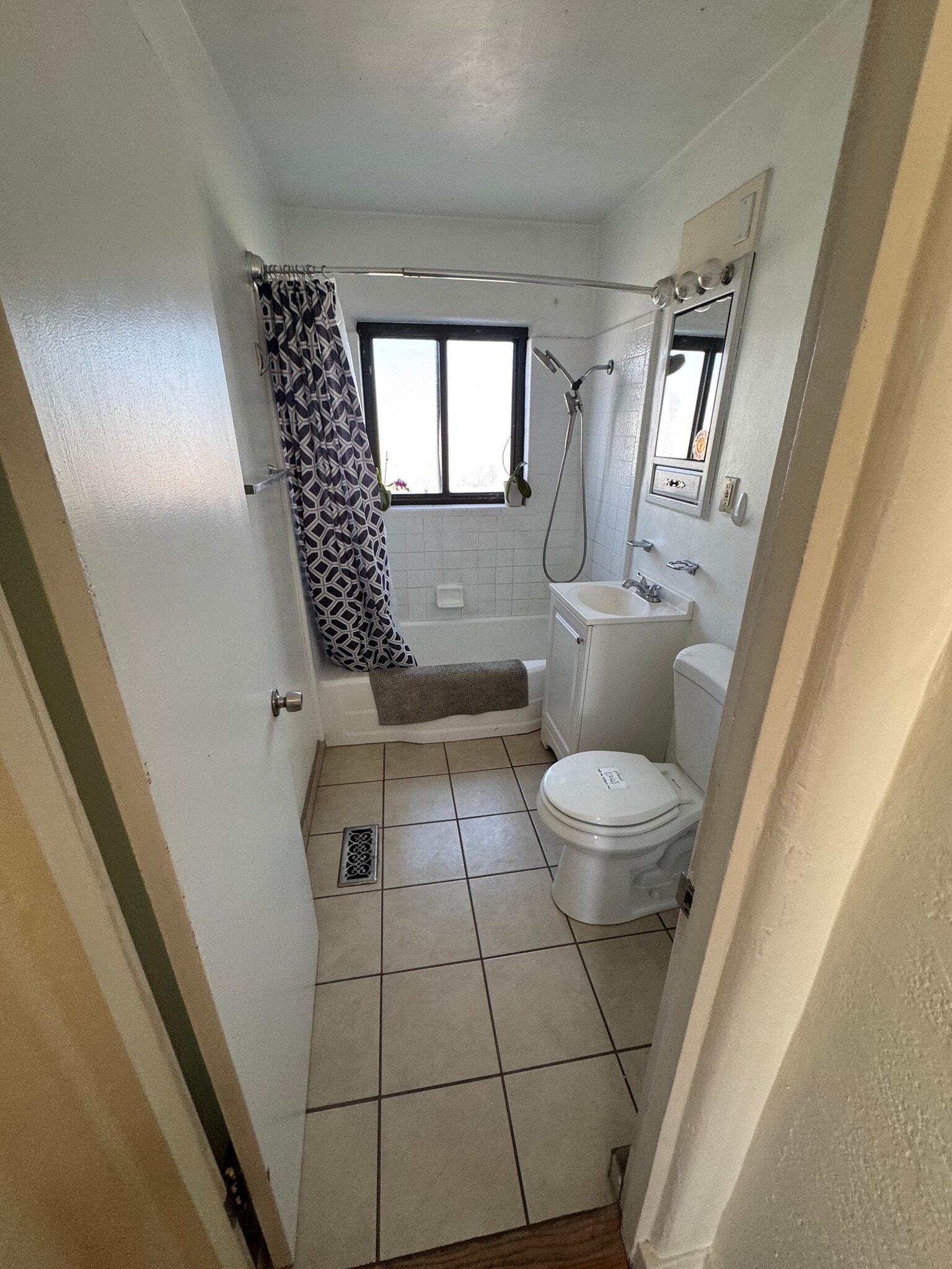 Building Photo - 2113 Madeira Dr NE