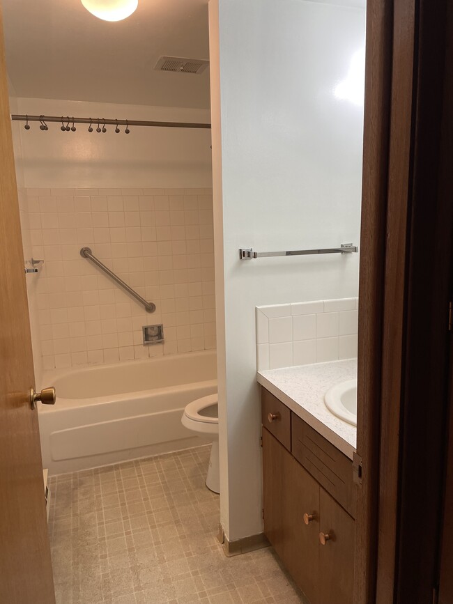 1 full bath - 117 3rd St