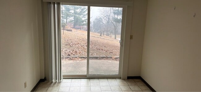 Building Photo - 524 Breezy Point Dr