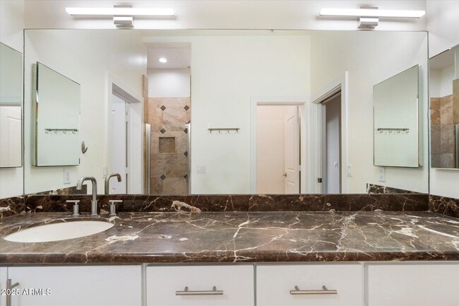 Building Photo - 7613 E Vía Del Reposo