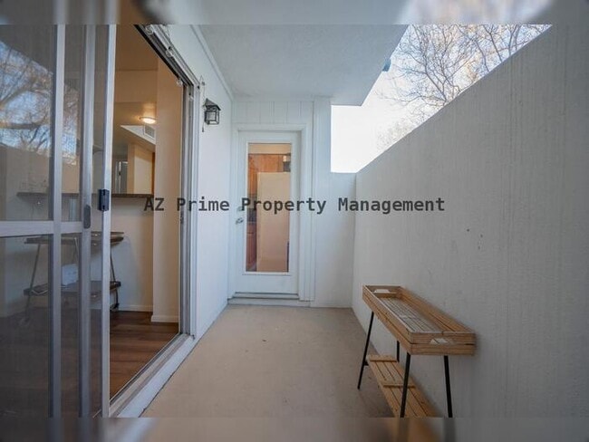 Building Photo - 5135 N 10th St