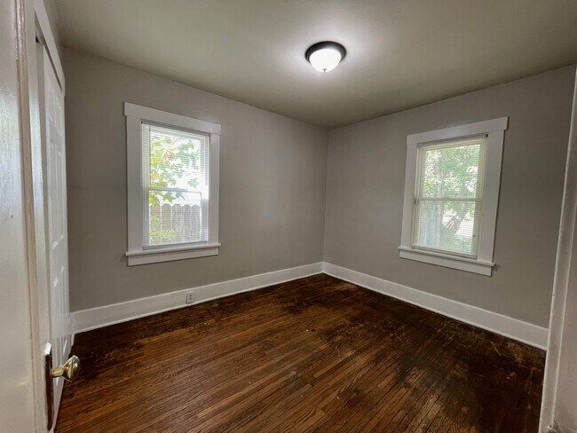 Building Photo - 1238 E Bon Air Ct