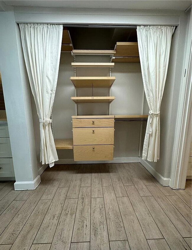 Building Photo - 465 S Los Robles Ave